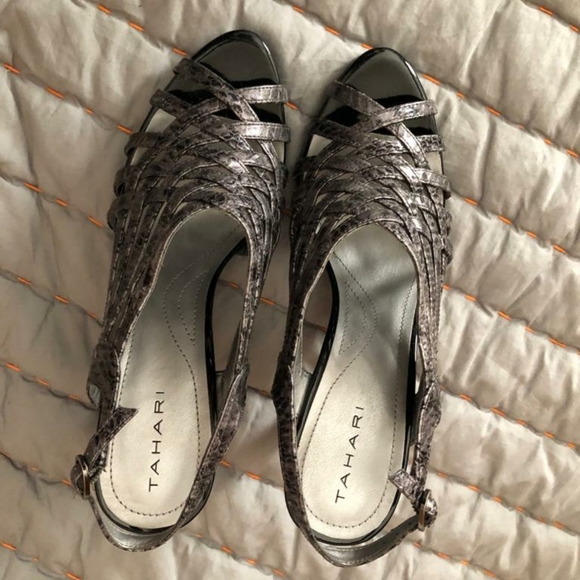Tahari strappy heeled slingback sandals - Picture 2 of 2